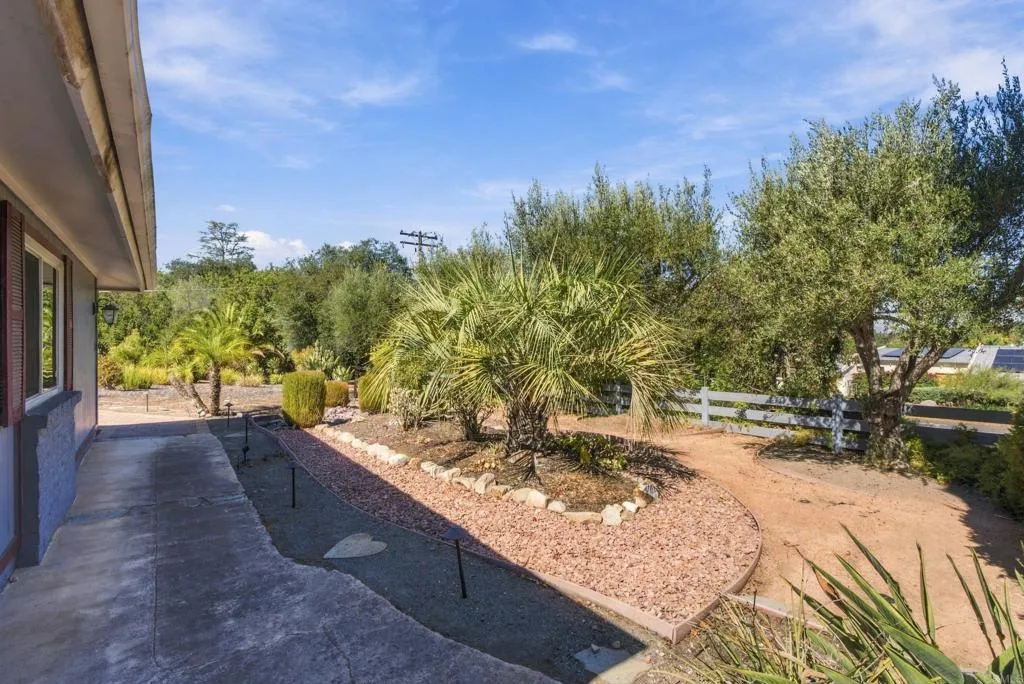 https://cdn.realtyfeed.com/cdn/127/307097827/80e30e18b9d55f1a12b4a85a254f1472.webp