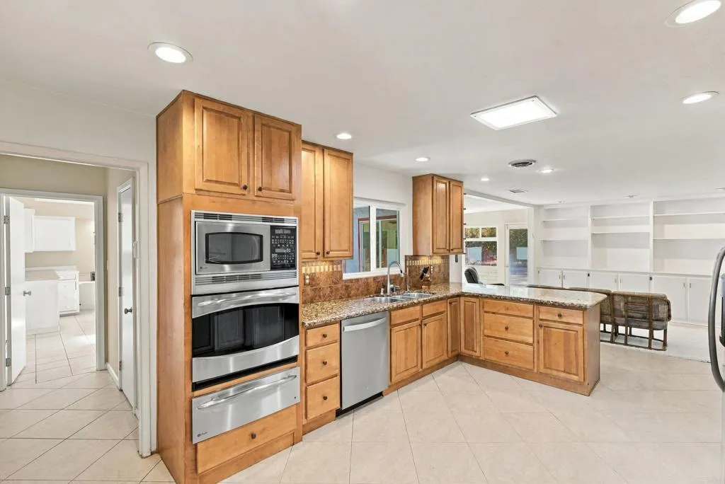https://cdn.realtyfeed.com/cdn/127/307097827/ebd44050486214dbcb1392b5d2837d98.webp
