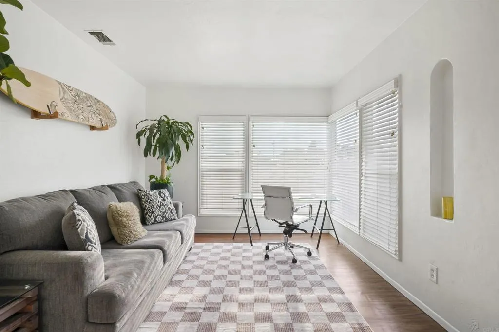 https://cdn.realtyfeed.com/cdn/127/307097941/f32615db0f33286e706494d60cc844c5.webp