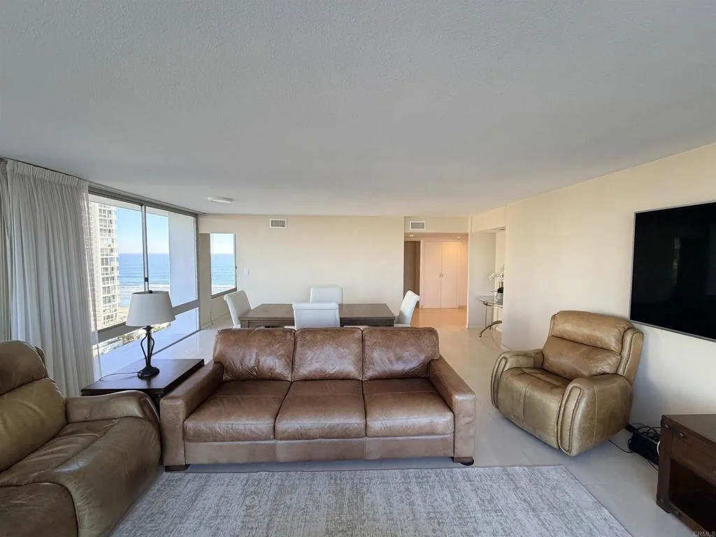 https://cdn.realtyfeed.com/cdn/127/307098141/d0c2ba5ffca8dd1aec93c72515362a19.webp