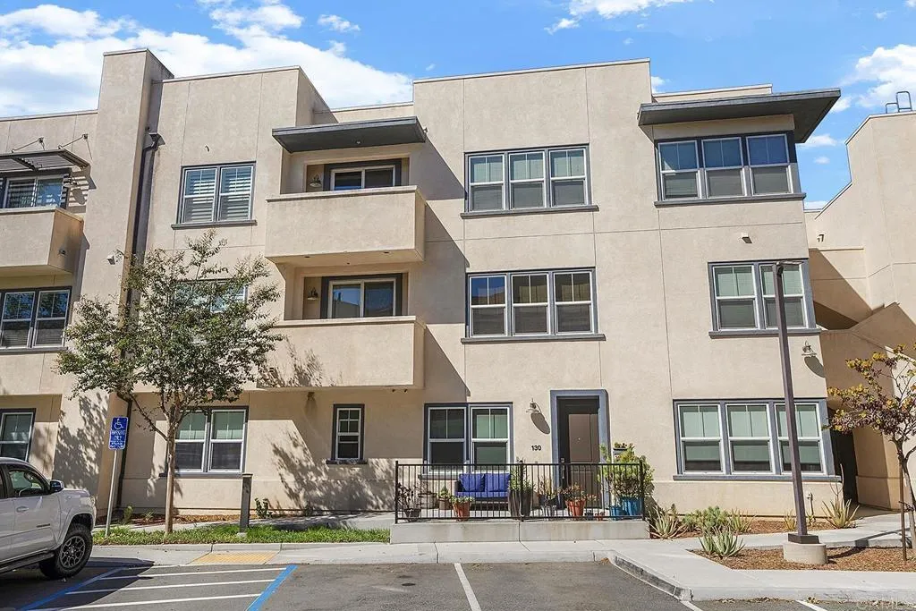 https://cdn.realtyfeed.com/cdn/127/307098200/463a42e338fa6e39f4a37e3d58e2bf66.webp