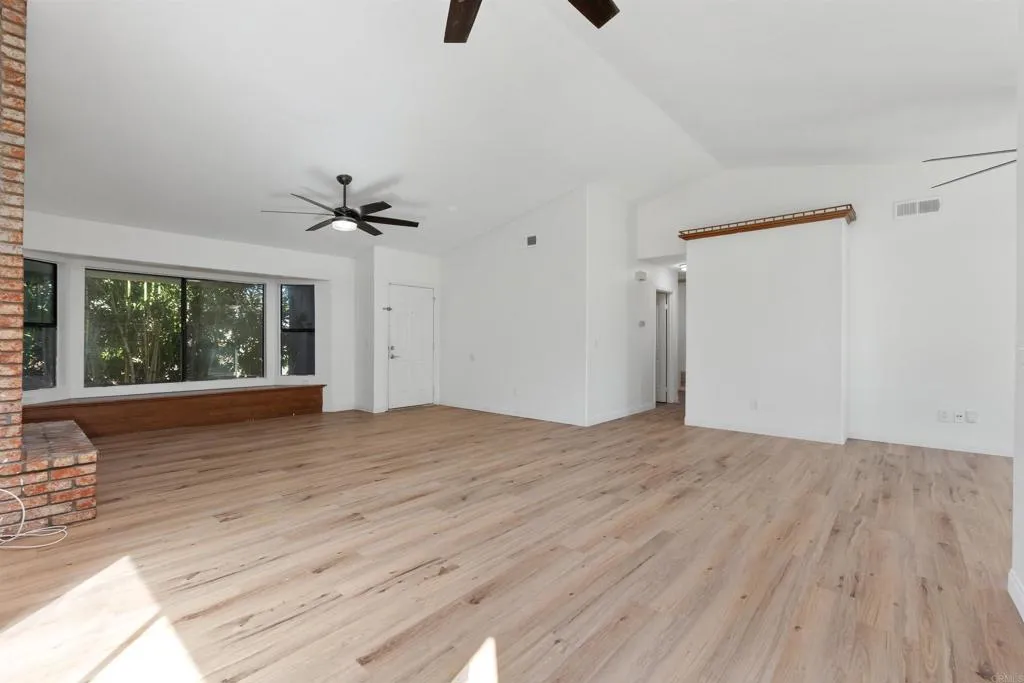 https://cdn.realtyfeed.com/cdn/127/307098215/0e13b8058df68cf0bd857707af62b052.webp