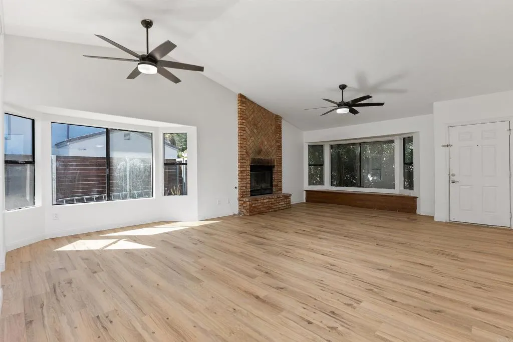 https://cdn.realtyfeed.com/cdn/127/307098215/e738266d58c7b38703ce9094e4e8b873.webp