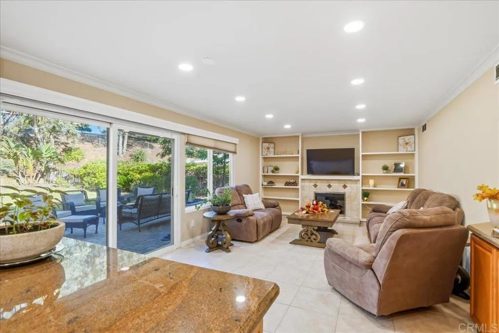https://cdn.realtyfeed.com/cdn/127/307098218/3a2863668a7f91c02d14b67359633cb4.webp