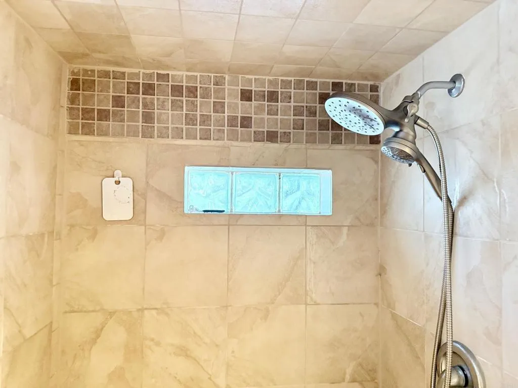https://cdn.realtyfeed.com/cdn/127/307098491/6d12ef3c7c37f34a59dc2be0b01e60cb.webp