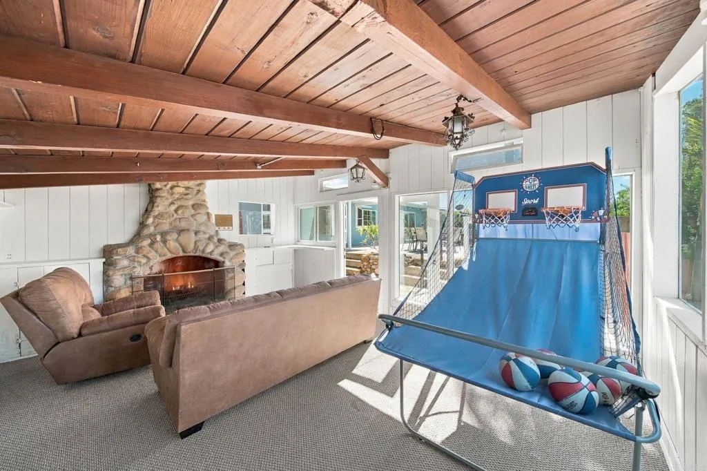 2570 Burgener Boulevard, San Diego, CA 92110 2570 Burgener Boulevard, San Diego, CA 92110