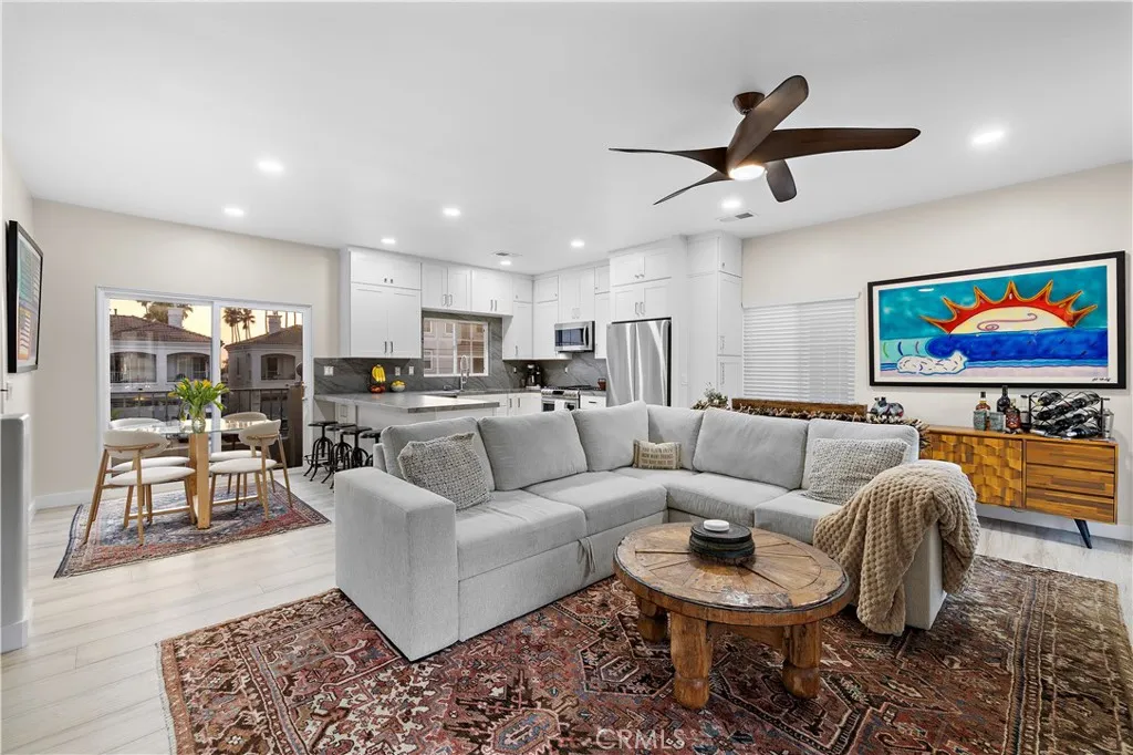 https://cdn.realtyfeed.com/cdn/127/307098593/ca7617f0070078605146323fd5cfec85.webp