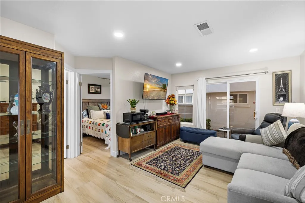 https://cdn.realtyfeed.com/cdn/127/307098593/f568a7812345b2f1f1e5a66aa4b6541d.webp