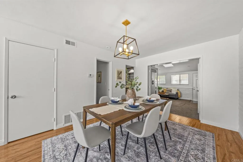 https://cdn.realtyfeed.com/cdn/127/307098749/2a625e3ffb90db4adf57f40bf5f7fdac.webp
