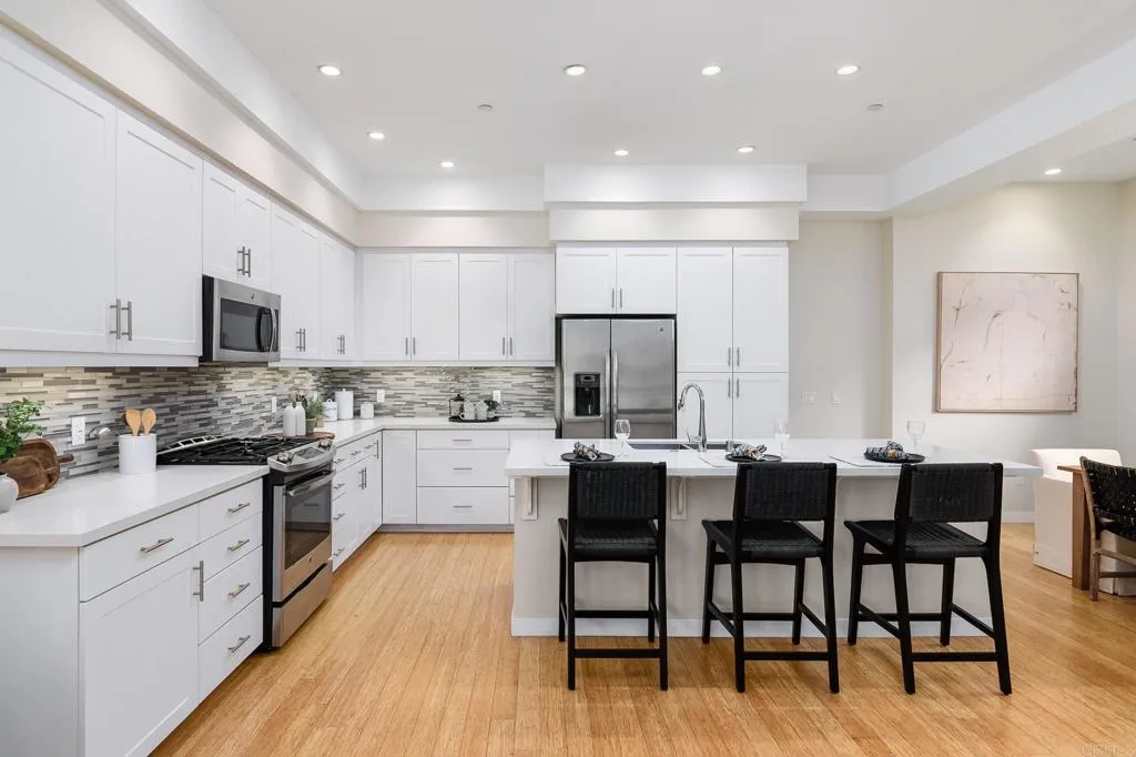 https://cdn.realtyfeed.com/cdn/127/307098855/c0d2d25dd7b47ac3dbac62514b605992.webp