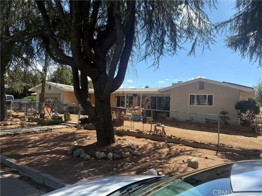 1086 N California