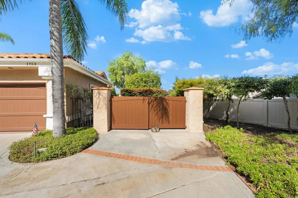 https://cdn.realtyfeed.com/cdn/127/307099195/70be07cc1967c99e697d62e453f2495a.webp