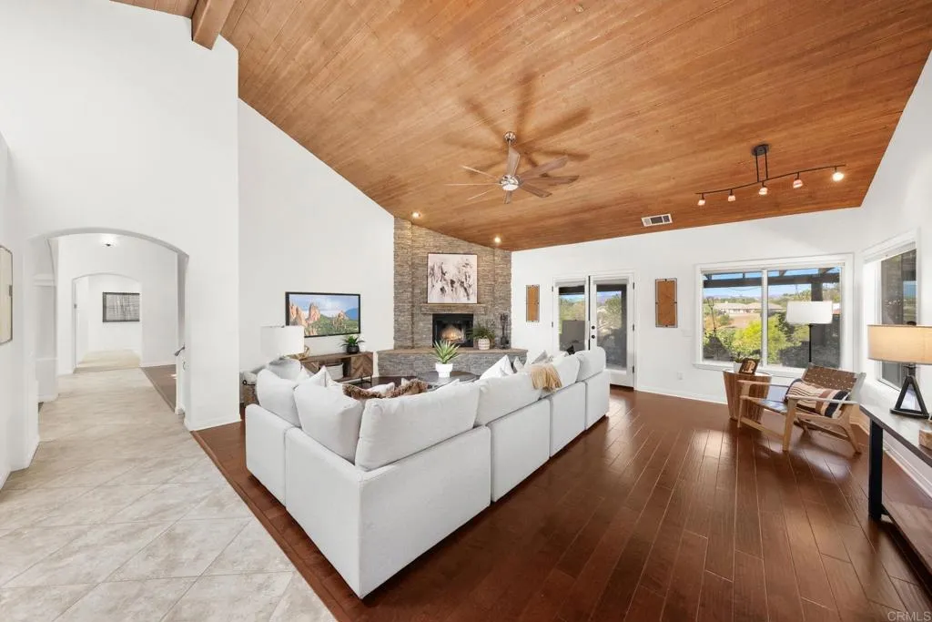 https://cdn.realtyfeed.com/cdn/127/307099195/aac534a93af24d2a08bd8fe4fae47d81.webp