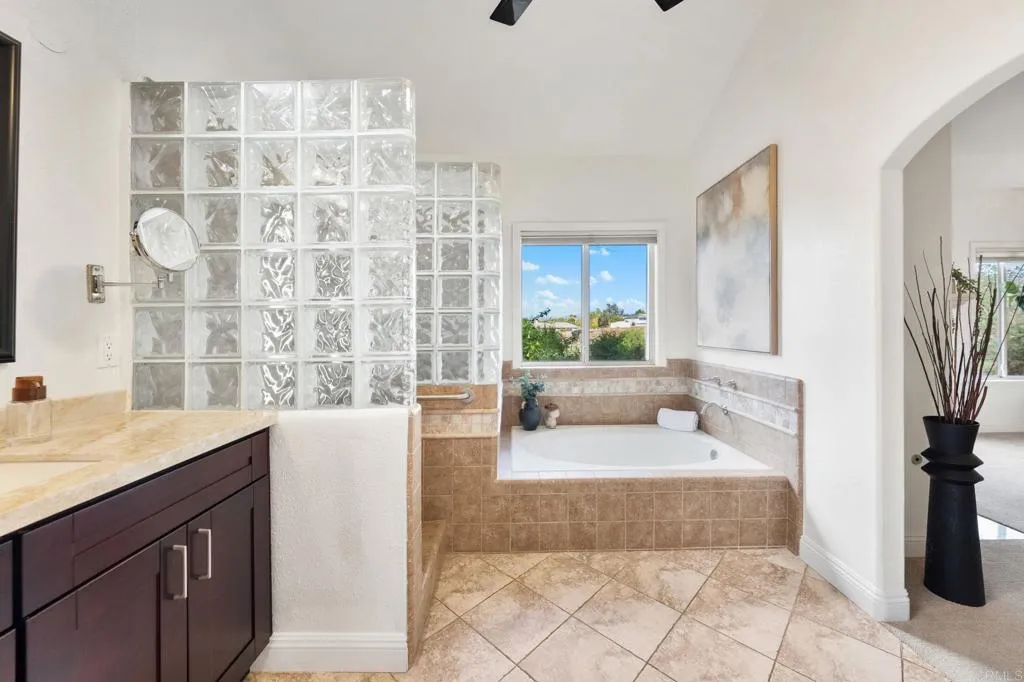 https://cdn.realtyfeed.com/cdn/127/307099195/be2bfb4d6bbf37fa1fab3427a0caedee.webp
