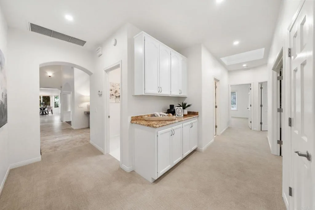 https://cdn.realtyfeed.com/cdn/127/307099195/c17096f4c692ba7d18ea60ffc0568d2c.webp