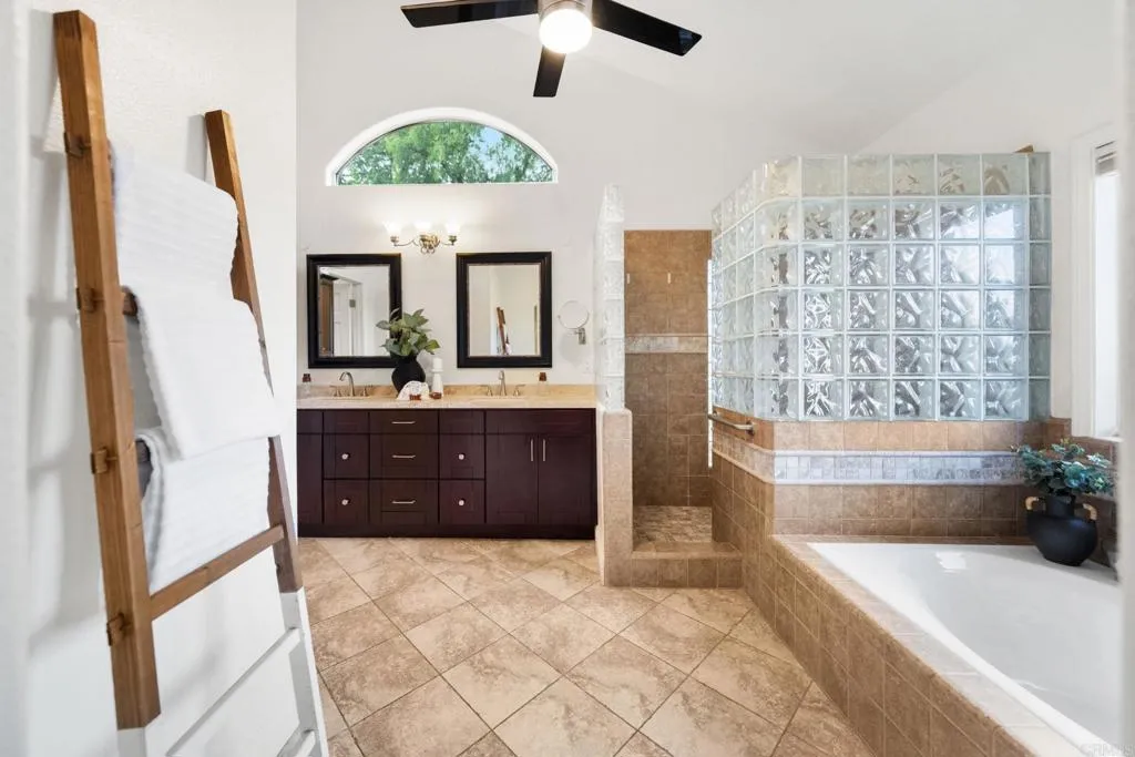 https://cdn.realtyfeed.com/cdn/127/307099195/ce97658a2d2ab50e14e8fbe3c192b93f.webp