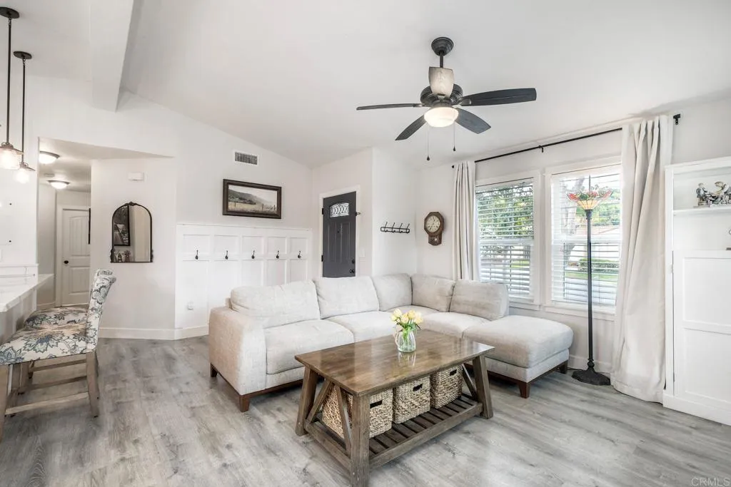 https://cdn.realtyfeed.com/cdn/127/307099252/2ad1821bea5f92664572c03726eb8dde.webp