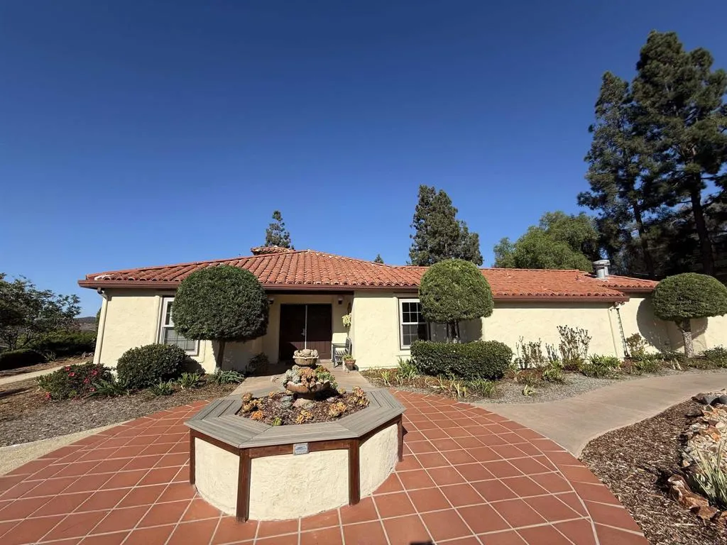2299 Lindsay Drive, Carlsbad, CA 92008 - Photo 4 of 7, Carlsbad, CA