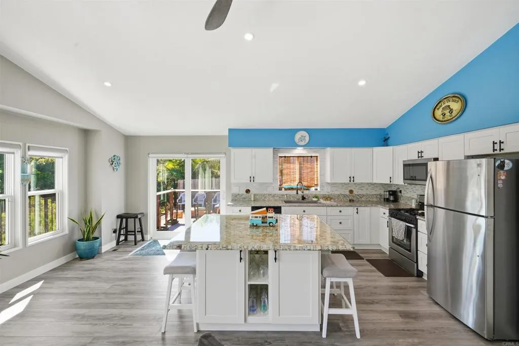2326 Azure Lane, Vista, CA 92081 - Photo 4 of 30, Vista, CA