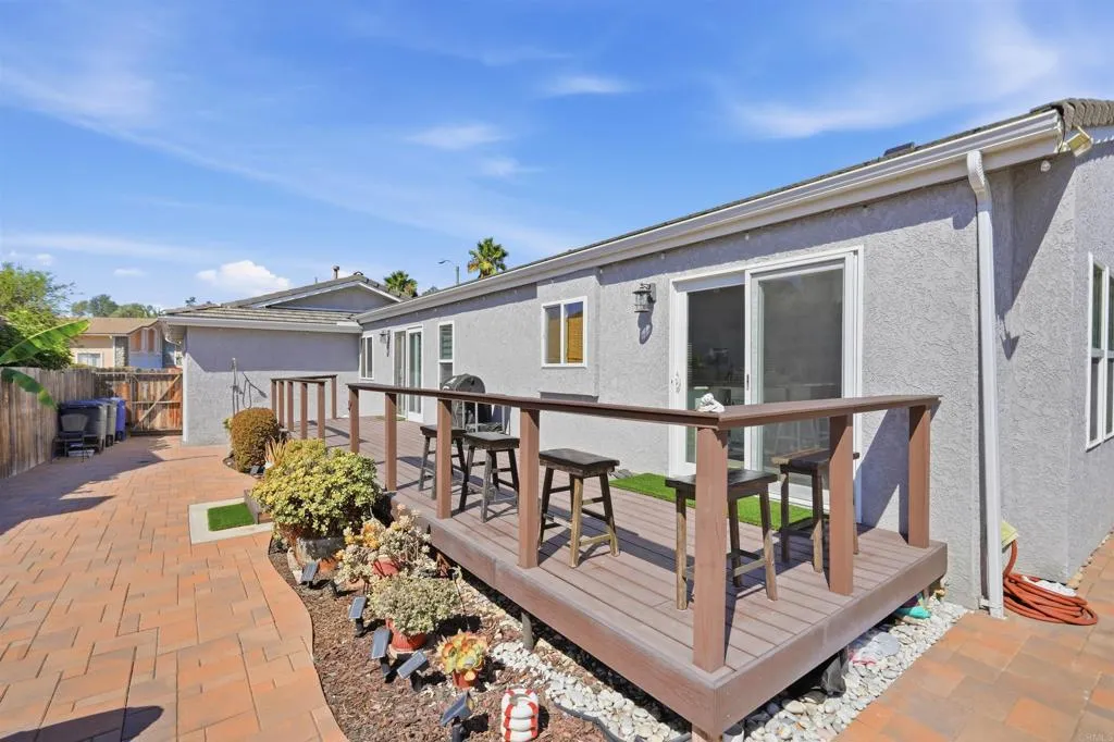 2326 Azure Lane