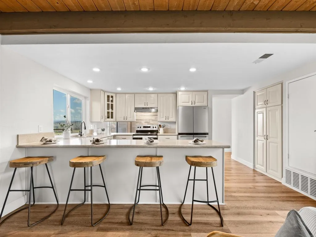 https://cdn.realtyfeed.com/cdn/127/307100307/24bda7037ff326a12a4b4d2a171258a3.webp