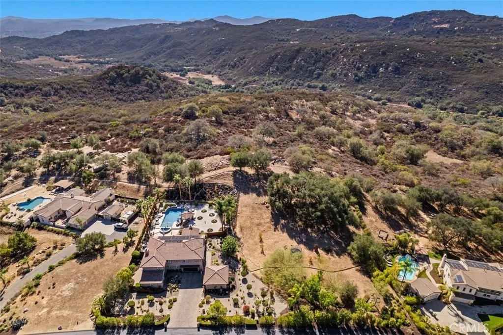 https://cdn.realtyfeed.com/cdn/127/307100346/8d9472c7feeefecb3de764ce6bfd92ba.webp