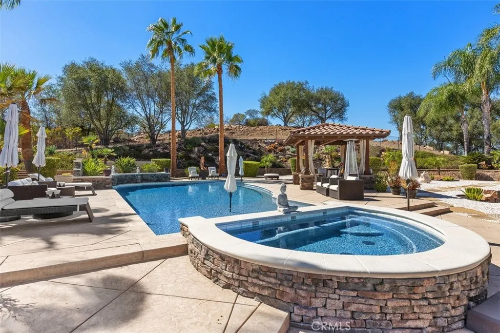 https://cdn.realtyfeed.com/cdn/127/307100346/bb1d49356f7d58e69c0edc97ff9306d9.webp