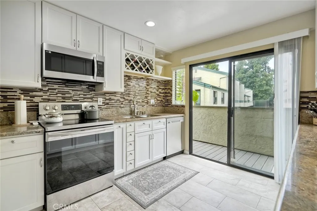3304 Caminito Eastbluff, #143, La Jolla, CA 92037