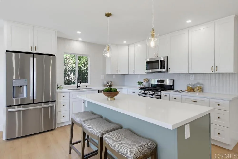https://cdn.realtyfeed.com/cdn/127/307100449/7bf8eba659fd9199d17169af601566ae.webp
