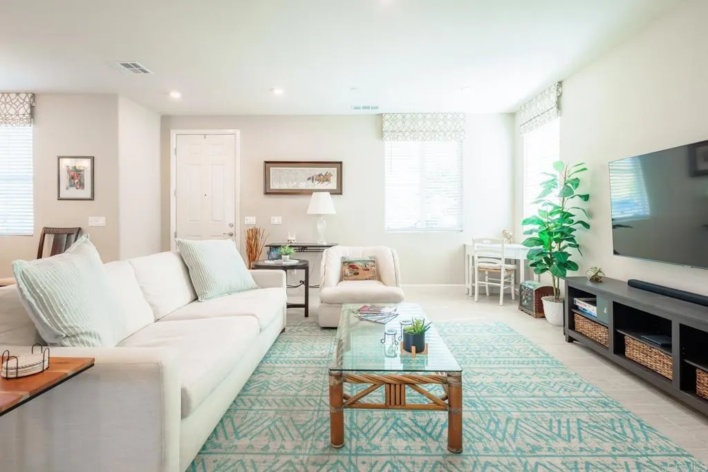 https://cdn.realtyfeed.com/cdn/127/307100451/b8a8027a7fa1b224e3f97f168f410a4a.webp