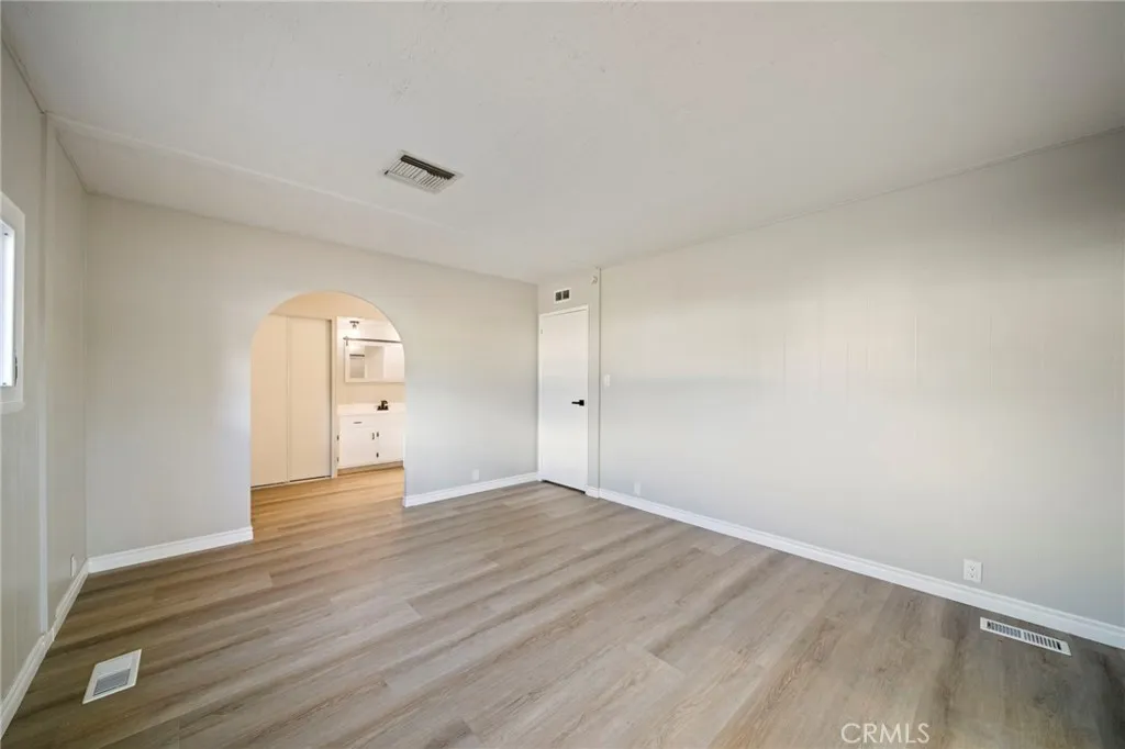 https://cdn.realtyfeed.com/cdn/127/307100499/077464b7f034eecc96921242d999dd80.webp