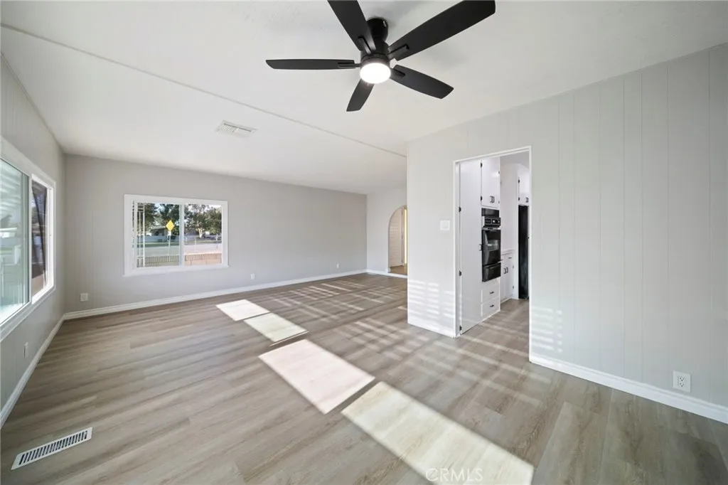 https://cdn.realtyfeed.com/cdn/127/307100499/172a419742c1c4712e99732f551ae297.webp