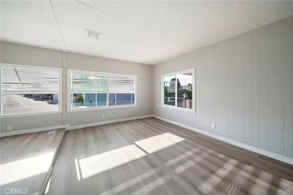 https://cdn.realtyfeed.com/cdn/127/307100499/c8ff1031475e79845285ef2344dea4c4.webp