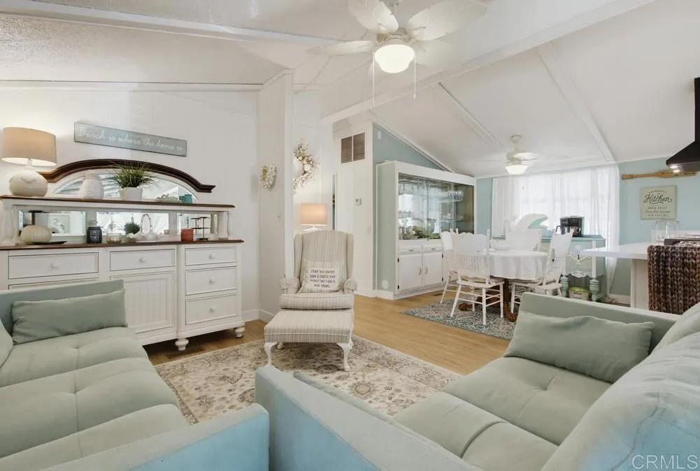 https://cdn.realtyfeed.com/cdn/127/307100641/565c74028bbe023f16c2c36bc77bc2c8.webp