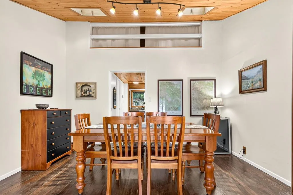 https://cdn.realtyfeed.com/cdn/127/307100688/c7839af57ac19c4af28b549fcad2b681.webp
