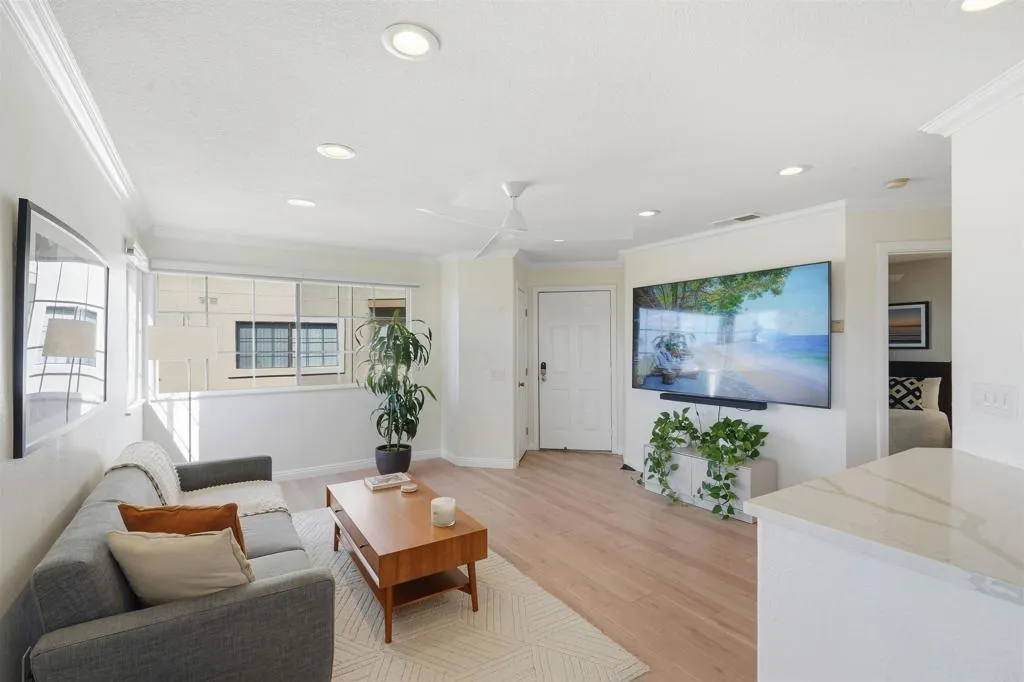 https://cdn.realtyfeed.com/cdn/127/307100713/6f1d5aea6f5094b819142217f71e22d2.webp