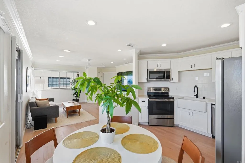 https://cdn.realtyfeed.com/cdn/127/307100713/e4bebc064e7df57581c028714e70c242.webp