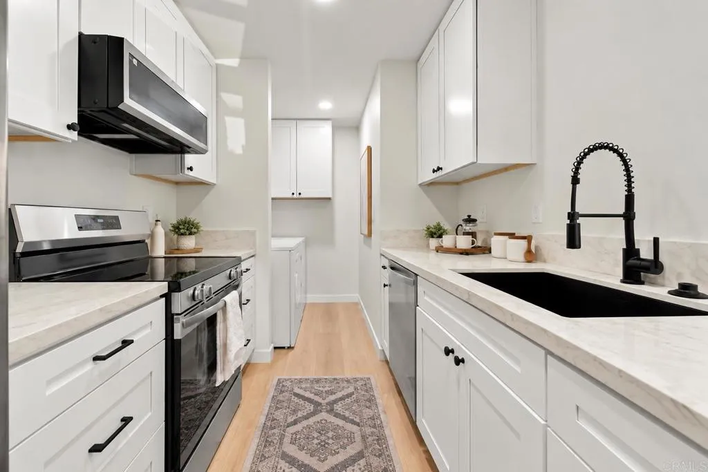 https://cdn.realtyfeed.com/cdn/127/307100779/781e8a22ac54f27035e938bf602deafb.webp