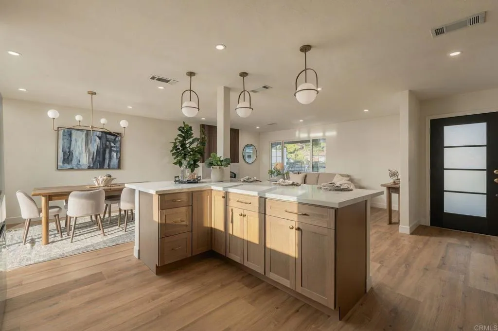 https://cdn.realtyfeed.com/cdn/127/307100807/107e02de666ff97756f3c227ba5ae330.webp