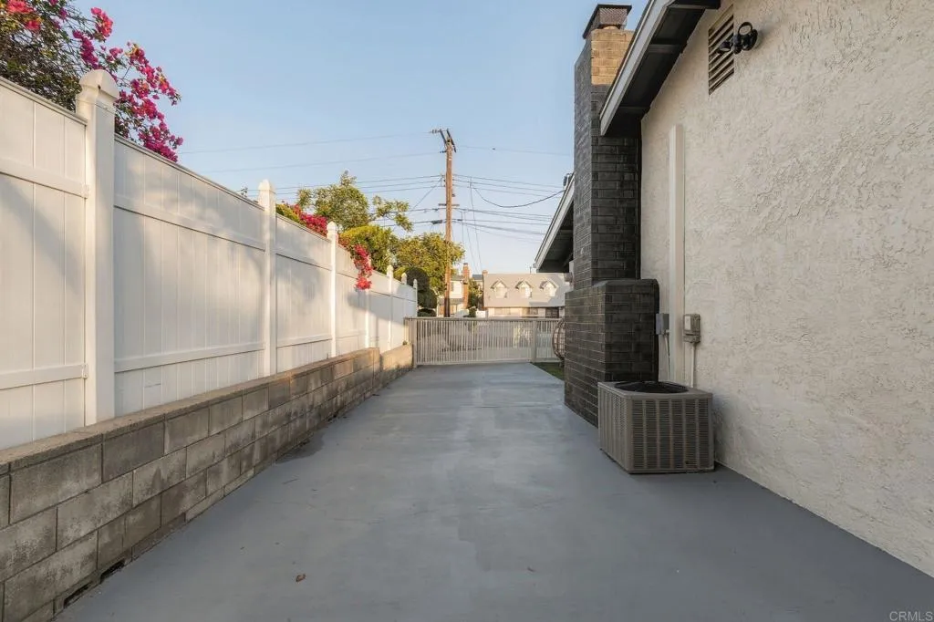 https://cdn.realtyfeed.com/cdn/127/307100807/11180a6ec9d6ccb1c2fa8b4952af8cac.webp