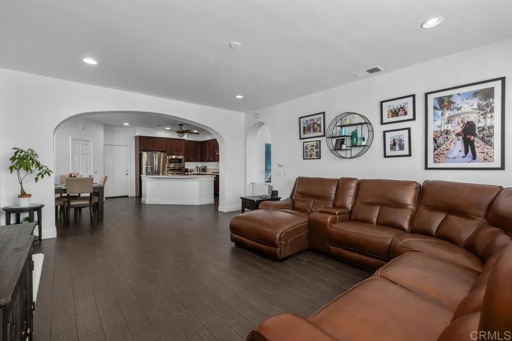 https://cdn.realtyfeed.com/cdn/127/307100947/17516bc209d3abcd7db3922d5bf2d878.webp