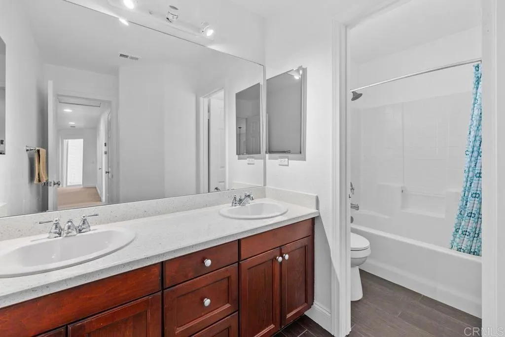 https://cdn.realtyfeed.com/cdn/127/307100947/21feecb13907cd2f8af6bb22ae615980.webp
