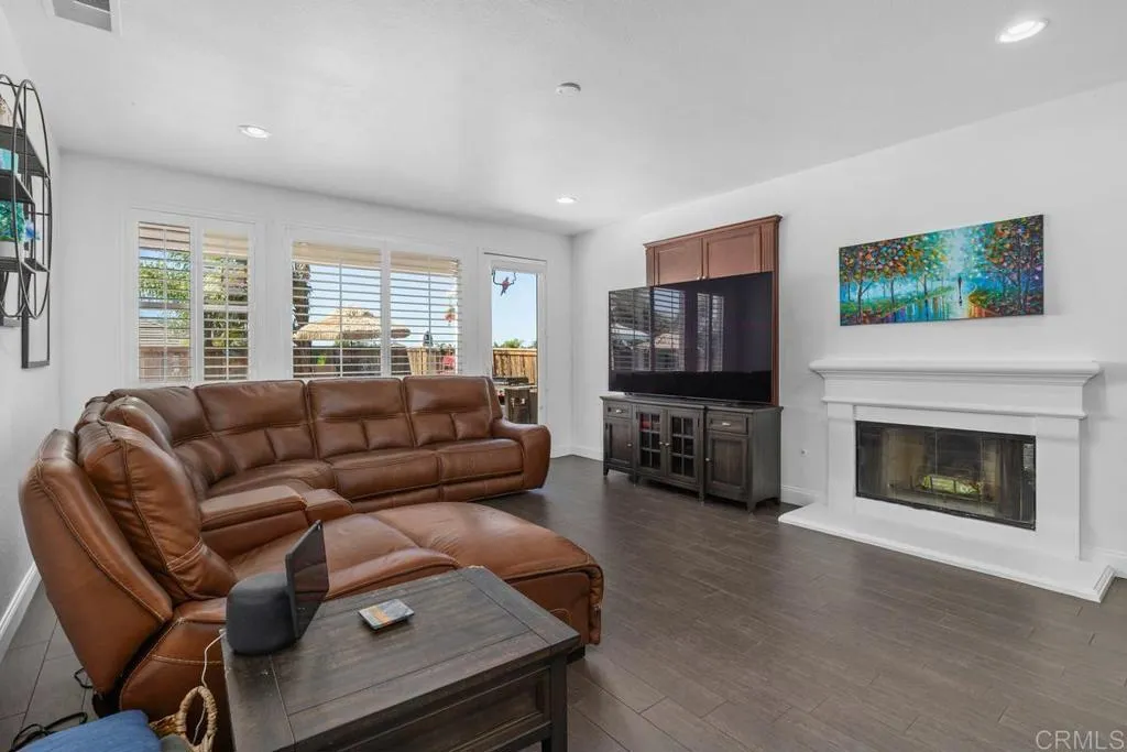 https://cdn.realtyfeed.com/cdn/127/307100947/2a254344d24f995717c80a0f9b154290.webp
