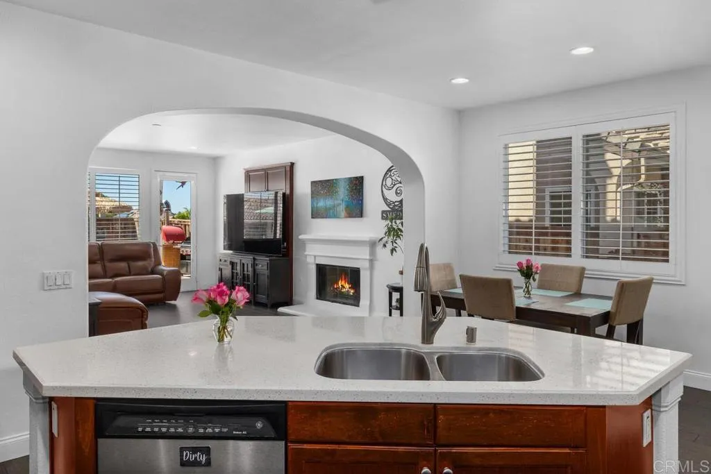 https://cdn.realtyfeed.com/cdn/127/307100947/328043cc361c58dcbf367607894ce359.webp