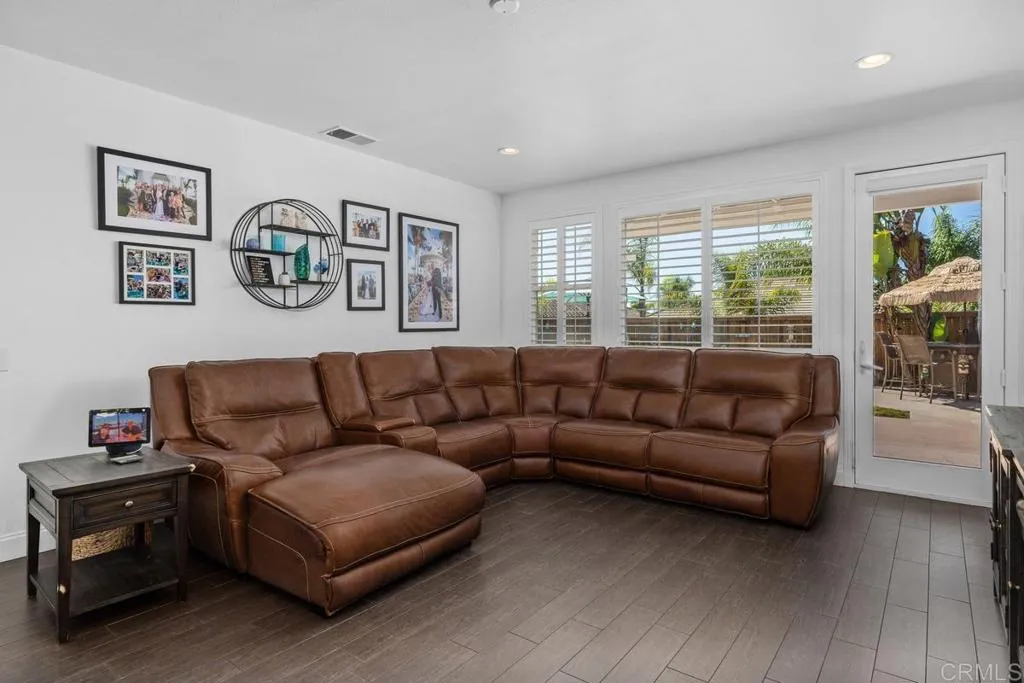 https://cdn.realtyfeed.com/cdn/127/307100947/517bef060e63771b6109470fe47ba751.webp