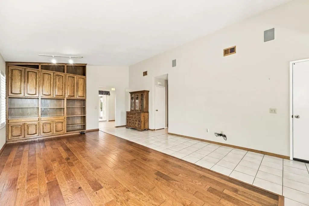 https://cdn.realtyfeed.com/cdn/127/307100948/e2d0d910c68311738648e28fad6d880a.webp