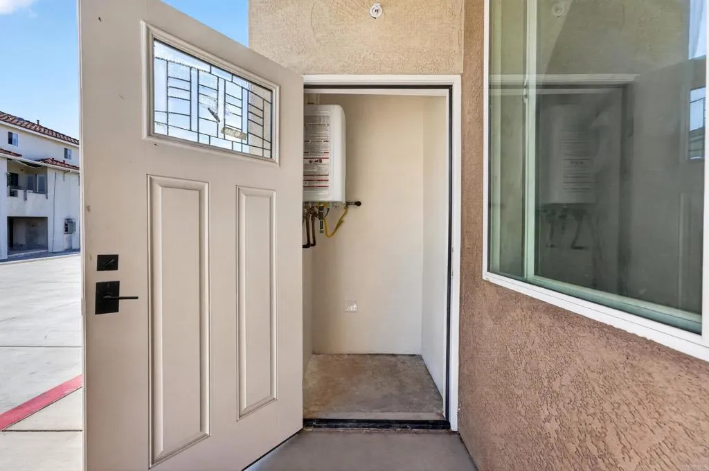 395 N 1St Street, El Cajon, CA 92021 395 N 1St Street, El Cajon, CA 92021