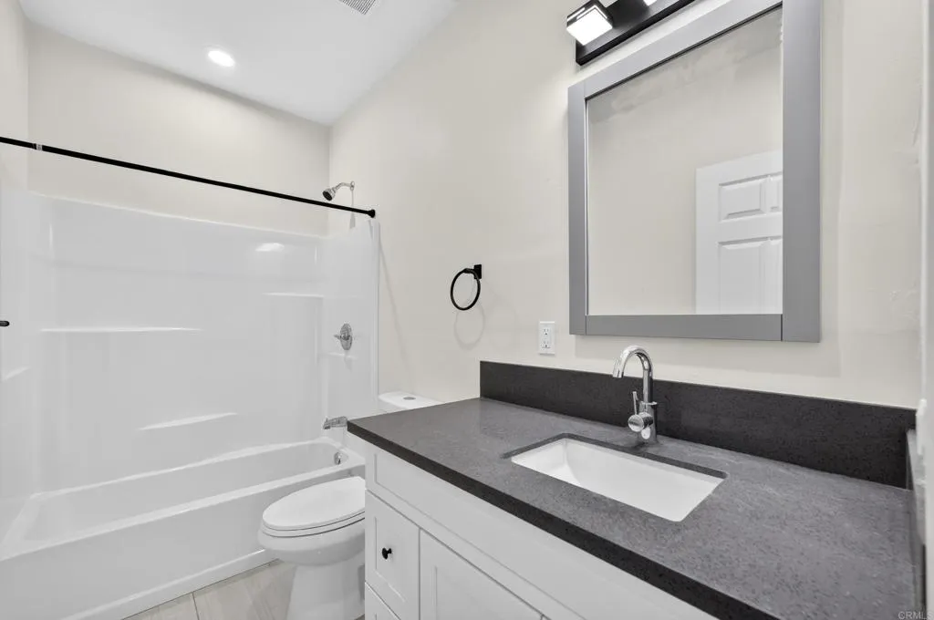 395 N 1St Street, El Cajon, CA 92021 395 N 1St Street, El Cajon, CA 92021