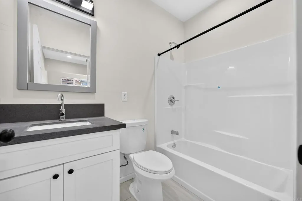 395 N 1St Street, El Cajon, CA 92021 395 N 1St Street, El Cajon, CA 92021