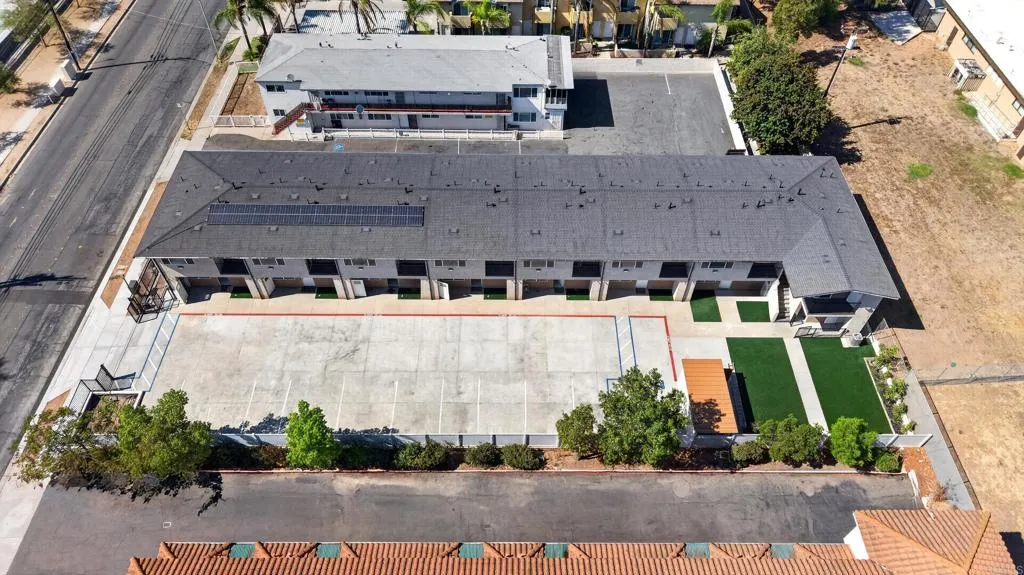395 N 1St Street, El Cajon, CA 92021 395 N 1St Street, El Cajon, CA 92021